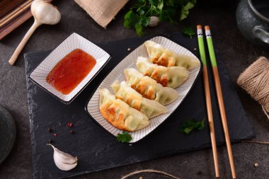 Lezzetli sosu köfte görünümünü kapat