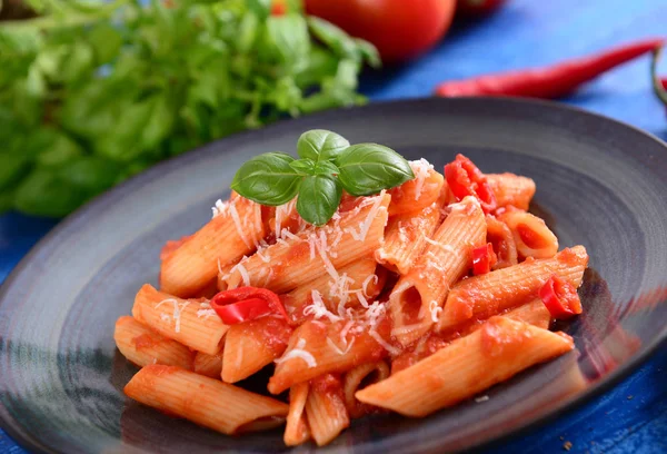 Deliciosa Pasta Penne Con Salsa Arrabiata —  Fotos de Stock