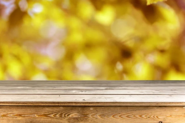 Mesa Madera Vacía Con Fondo Natural —  Fotos de Stock