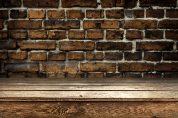 Mesa Madera Vacía Sobre Fondo Pared Ladrillo — Foto de Stock