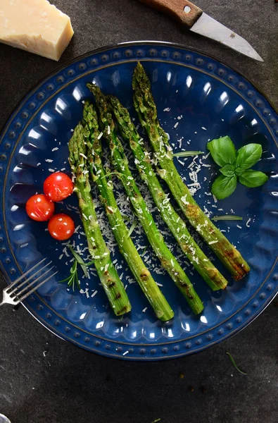 Läcker Grillad Sparris Med Parmesanost — Stockfoto