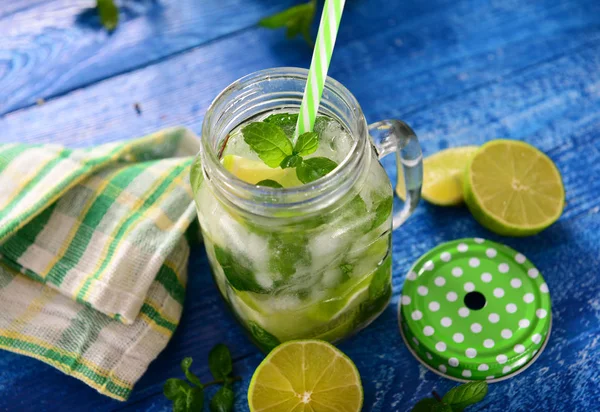 Deliciosa Bebida Mojito Frasco Vidrio —  Fotos de Stock