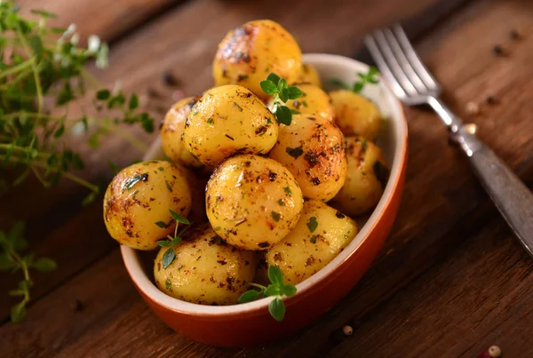 Leckere Gebratene Junge Kartoffeln Schüssel — Stockfoto