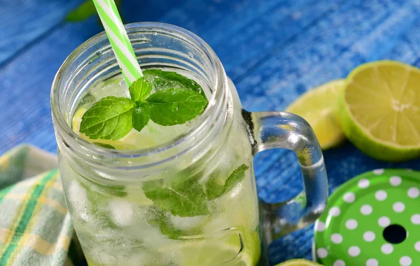 Deliciosa Bebida Mojito Frasco Vidrio —  Fotos de Stock