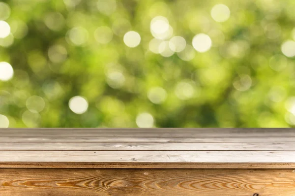 Lege Houten Tafel Met Natuurlijke Achtergrond — Stockfoto