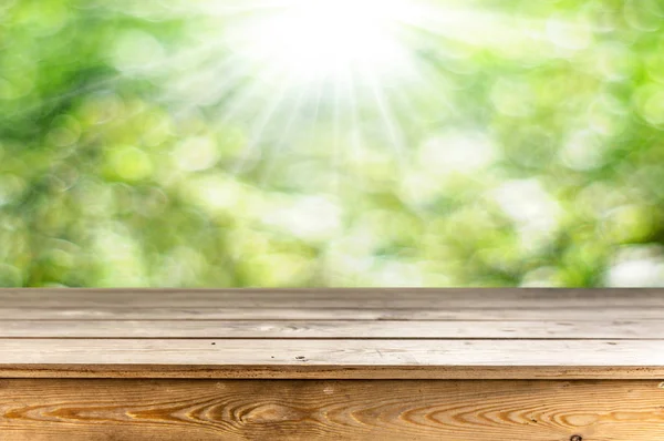 Lege Houten Tafel Met Natuurlijke Achtergrond — Stockfoto