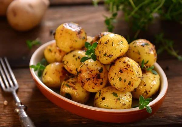 Leckere Gebratene Junge Kartoffeln Schüssel — Stockfoto