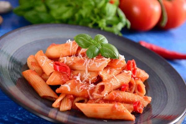 Deliciosa Pasta Penne Con Salsa Arrabiata — Foto de Stock