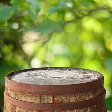 Arka plan bulanık üstte varil