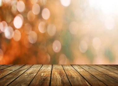 Doğal arka plan bulanık ile boş ahşap masa