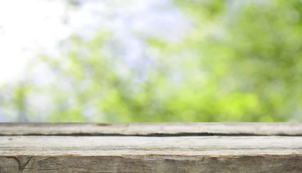 Prázdné Dřevěný Stůl Přírodním Pozadím — Stock fotografie