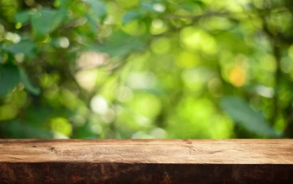 Prázdnou Dřevěný Stůl Rozmazané Pozadí Přírodní — Stock fotografie