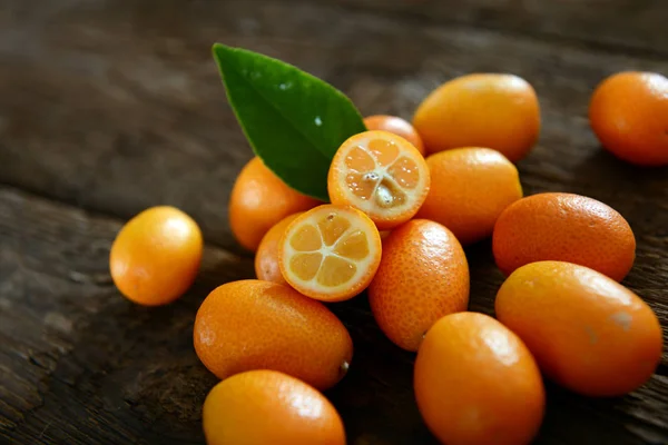 테이블에 Kumquats — 스톡 사진