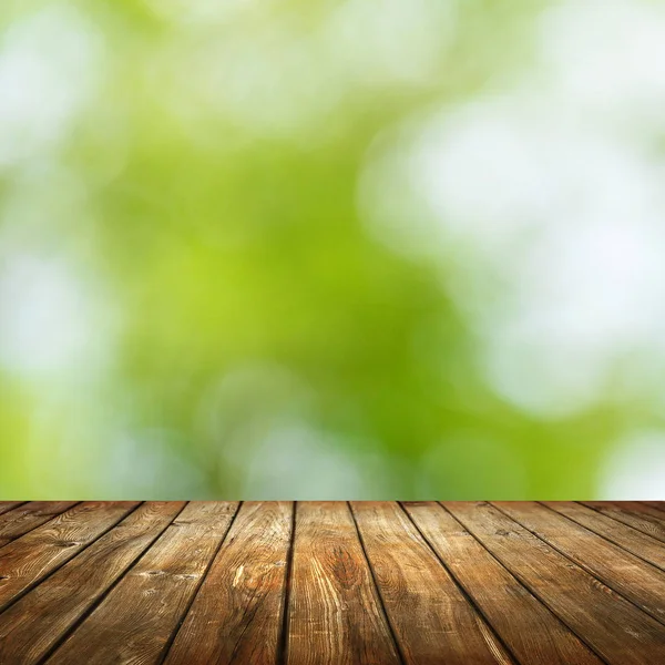 Mesa Madera Vacía Con Fondo Natural Borroso —  Fotos de Stock