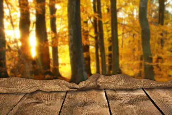 Tavolo Legno Vuoto Con Sfondo Naturale — Foto Stock