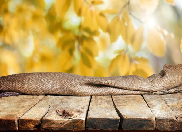 Mesa Madera Vacía Con Fondo Natural Borroso — Foto de Stock