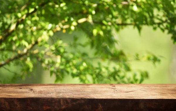 Empty Wooden Table Blurred Natural Background — Stock Photo, Image