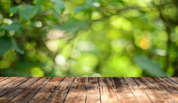 Mesa Madera Vacía Con Fondo Natural Borroso —  Fotos de Stock