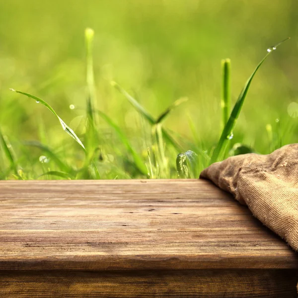 Lege Houten Tafel Met Natuurlijke Achtergrond — Stockfoto