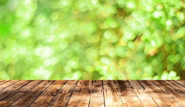 Пустой Деревянный Стол Естественным Фоном — стоковое фото