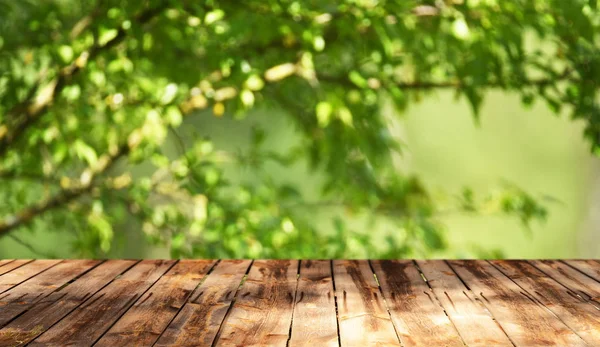 Lege Houten Tafel Met Natuurlijke Achtergrond — Stockfoto