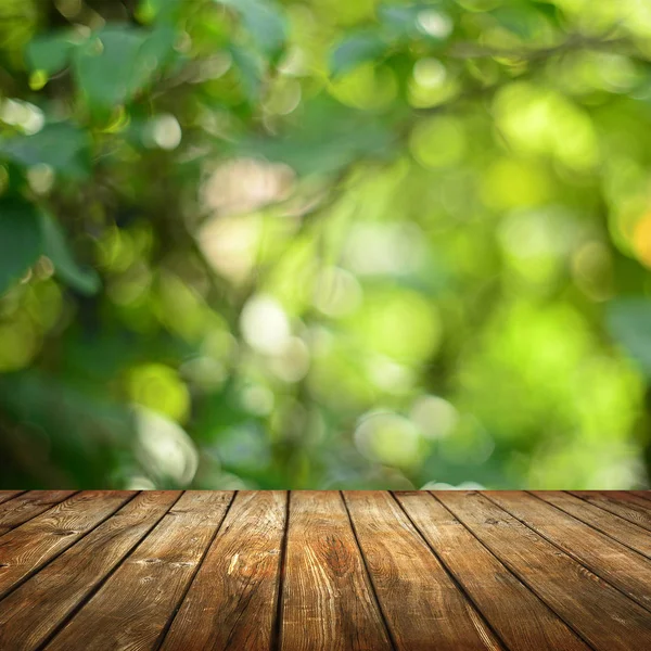 Tavolo Legno Vuoto Con Sfondo Naturale Sfocato — Foto Stock