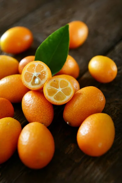테이블에 Kumquats — 스톡 사진