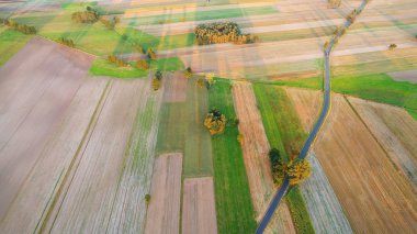 gün batımı sırasında yaz alanlarla güzel hava manzara