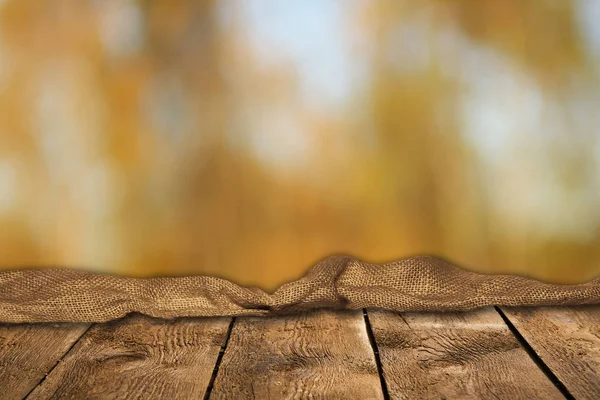 Prázdnou Dřevěný Stůl Rozmazané Pozadí Přírodní — Stock fotografie