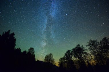 Samanyolu ile güzel gece gökyüzü