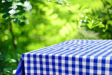 Boş tablo ile doğal arka plan bulanık