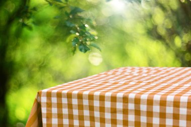 Boş tablo ile doğal arka plan bulanık