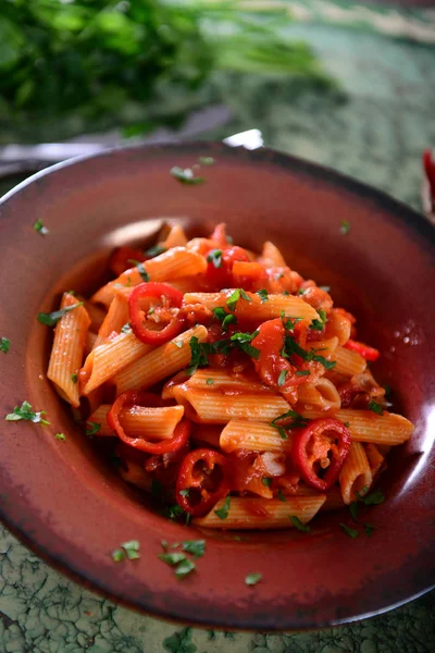 Lahodné Penne Těstoviny Chilli Omáčka Arrabiata — Stock fotografie