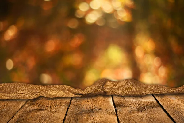自然背景をぼかし 空のテーブル — ストック写真