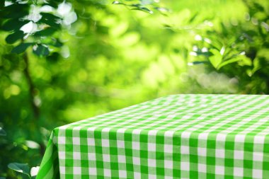 Boş tablo ile doğal arka plan bulanık