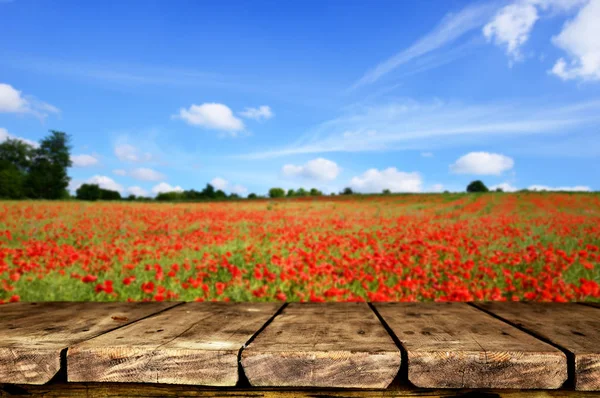 Mesa Vazia Com Fundo Natural Desfocado — Fotografia de Stock