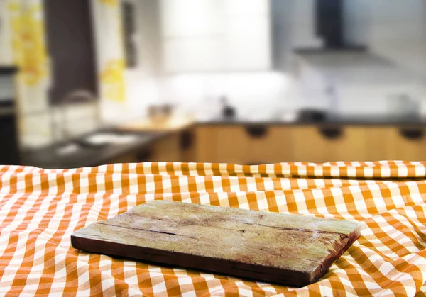 Mesa Vacía Con Tabla Cortar Madera Para Montajes Exhibición Productos — Foto de Stock