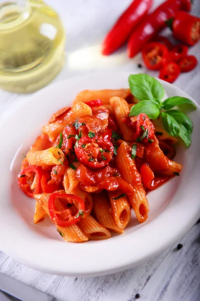 Chili Sos Arrabiata Ile Lezzetli Penne Makarna — Stok fotoğraf