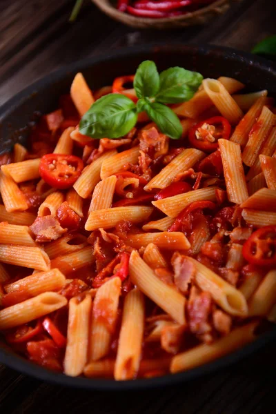 Deliciosa Pasta Penne Con Salsa Chile Arrabiata —  Fotos de Stock