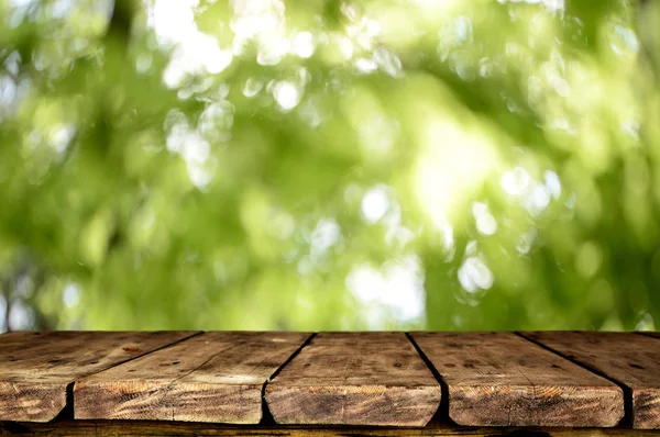 Mesa Madera Vacía Con Fondo Natural Borroso —  Fotos de Stock