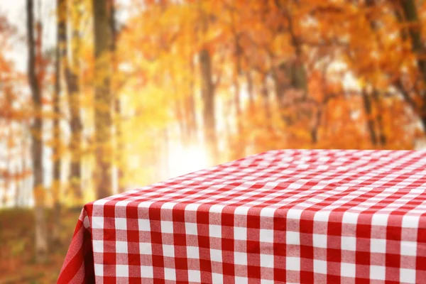 Empty Table Blurred Natural Background — Stock Photo, Image