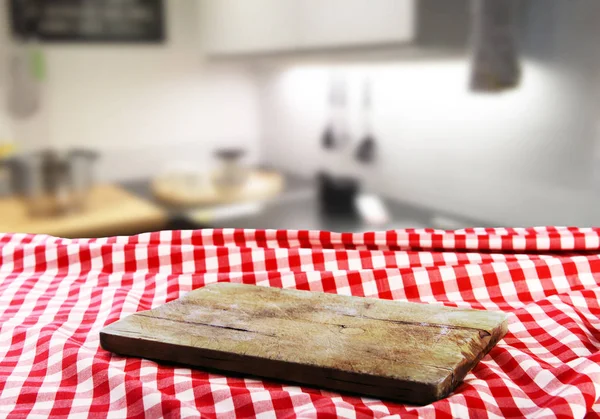 Mesa Vacía Con Tabla Cortar Madera Para Montajes Exhibición Productos — Foto de Stock