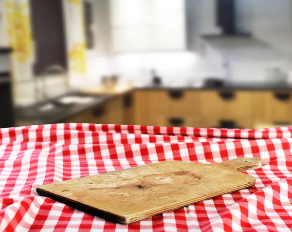 Mesa Vazia Com Placa Corte Madeira Para Montagens Exibição Produtos — Fotografia de Stock