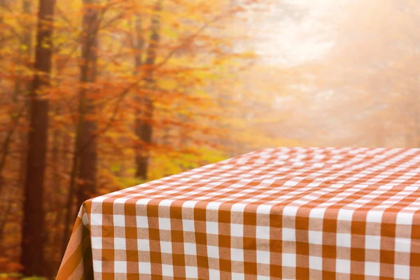 Mesa Vacía Con Fondo Natural Borroso —  Fotos de Stock