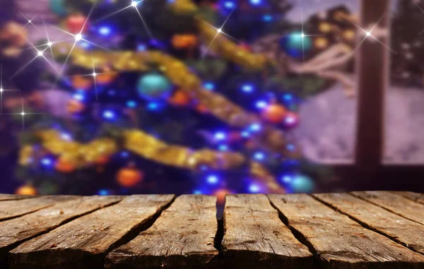 背景のクリスマスの装飾 空の木製テーブル — ストック写真