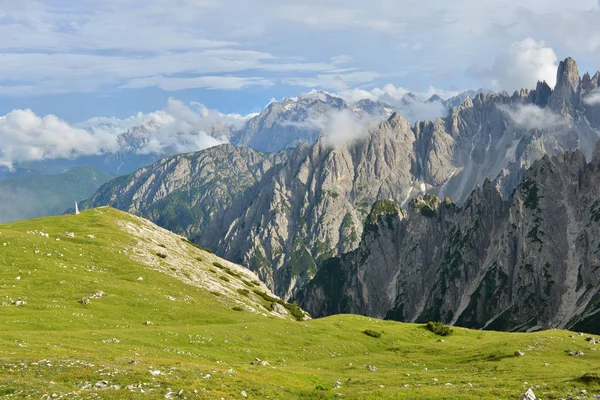 Hermoso Paisaje Majestuoso Las Montañas Durante Día —  Fotos de Stock