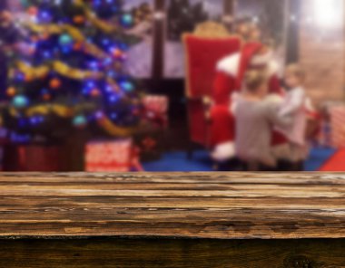 Boş tablo arka plan üzerinde Noel süslemeleri ile