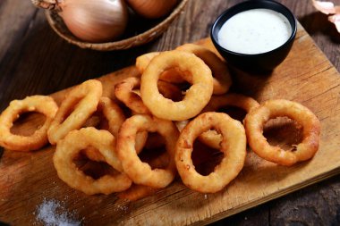 Lezzetli soğan sos ile snack