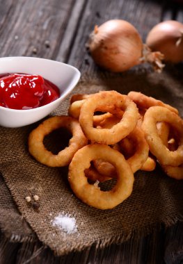 Lezzetli soğan sos ile snack