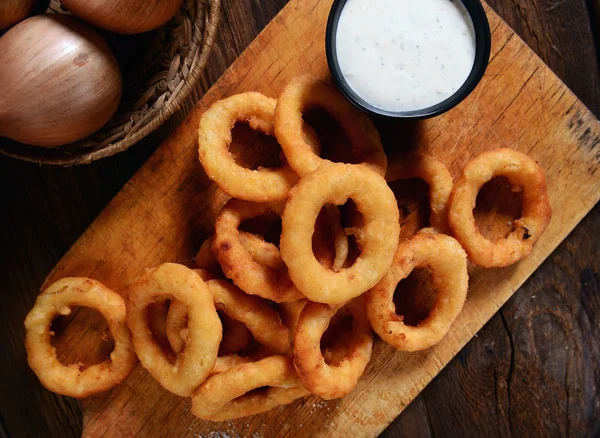 Delicioso Lanche Anéis Cebola Com Molho — Fotografia de Stock